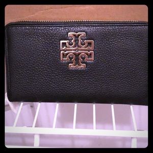 Tory Burch continental wallet, authentic